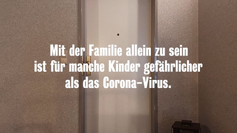 So machen Dunkelziffer und Vasataschröder auf die Gefahr von 'Stay at home' aufmerksam - Die Kampagne steht unter dem Motto 'Gefährlicher, als das Corona-Virus'. (Bild: Dunkelziffer e.V.)