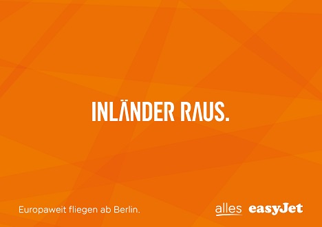 easyJet fliegt auf Dojo - Den Kick-Off bildet eine OoH-Kampagne in Berlin mit augenzwinkernden provokanten und komplett in Orange gehaltenen Motiven (Foto: Dojo)