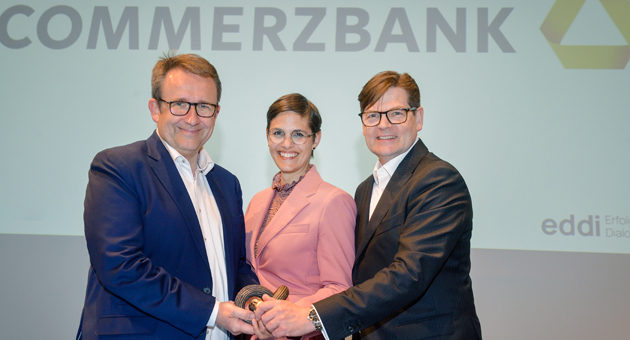 Christian Peter, Nasrin Shaikh und Arno Walter (v.l.) von der Commerzbank nahmen den EDDI-Award entgegen - Foto: SUCCUS | Wirtschaftsforen