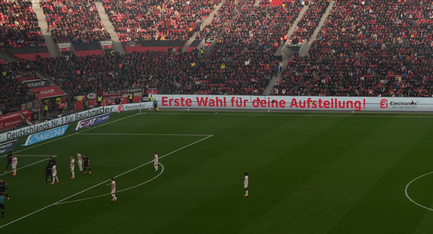 Ei Electronics startet erste Endverbraucher-Kampagne - Ei Electronics wirbt auf den Banden - hier in der Bayarena - Foto: Häppy