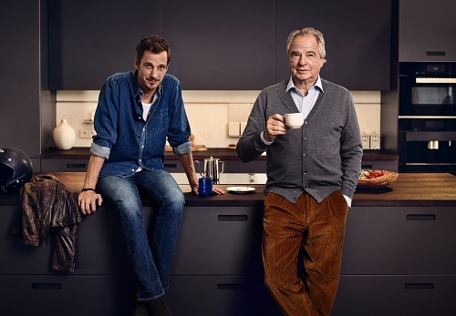 Philipp und Keuntje gönnt sich Darbovens Kaffee-Spezialitäten - Max und Friedrich von Thun (v.l.) sind die Gesichter der aktuellen Eilles Kaffee-Kampagne (Foto: Havas)