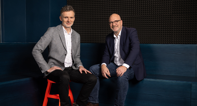 (v.l.) Alexander Emmendrfer und Michael Rau, Managing Partner Plan.Net Journey  Foto: Stefan Heigl