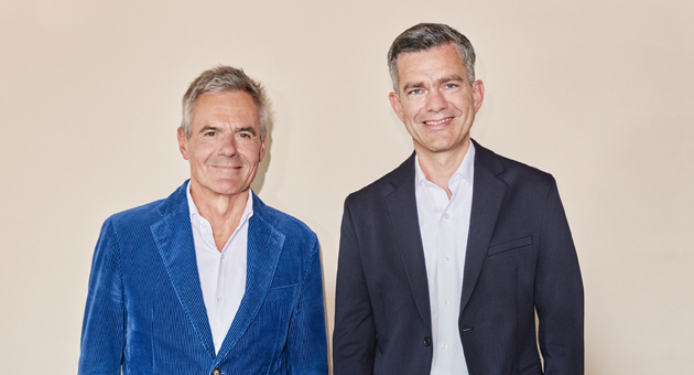 Zeit-CEO Rainer Esser übergibt an Nils von der Kall - Führungswechsel bei der Zeit: Dr. Rainer Esser (li.) übergibt den CEO-Posten an Nils von der Kall - Foto: Caren Detje / Zeit Verlagsgruppe