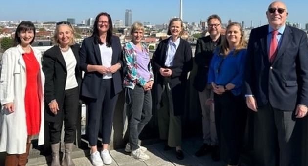 Fachverband Aussenwerbung FAW gründet Beirat für Chancen-Vielfalt - Der neue FAW-Beirat für Chancenvielfalt mit der FAW-Geschäftsführung - v.l.: Dr. Freya Amann (Ströer), Dr. Ursula Matschke (Vorsitzende des Beirats), Susanne Mahr (awk), Vivian Schiffmann (Schiffmann Aussenwerbung), Annette Henning (FAW- GF), Prof. Dr. Kai-Marcus Thäsler (FAW-GF), Harriet Vahldieck (Wall), Thomas Ruhfus (Präsident FAW) - Foto: FAW