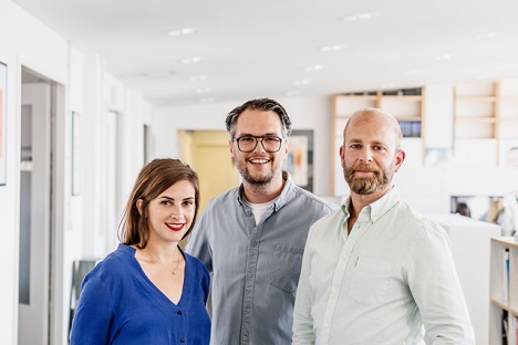 Edenspiekermann: Neues Führungs-Trio stärkt Beratungs-Geschäft - Das neue Führungstrio bestehend aus Katharina Seeger, Christian Hanke und Michael Wiesemann treibt die Weiterentwicklung zur designgetriebenen Consultancy voran. (Foto: Edenspiekermann)