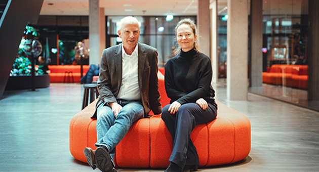 Mit Serviceplan und Hornbach: Sparks University startet 2026 - Von links: Managing Director der Sparks University Dr. Kai Fehse und Sabine Gwinner, Global Head of Creative Operations der Serviceplan Group – Foto: Serviceplan Group