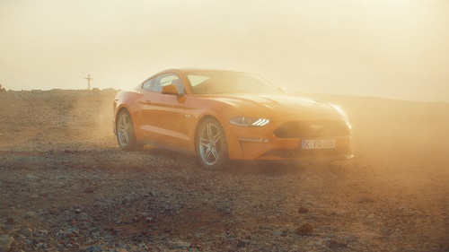 Ford und GTB Germany erobern mit dem neuen Mustang die Freiheit zurück - Fahrt in den Sonnenuntergang statt Hotel Mama und Papa: Im neuen Werbe-Flight von Ford wird der Mustang als Freiheitsbringer inszeniert (Foto: GTB Germany)
