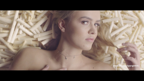Track inszeniert erotische Fantasien eines Kochs - Die Unilever-Produkte spielen in dem Video eindeutig eine Nebenrolle (Foto: Track)
