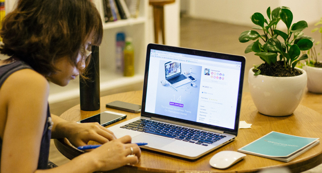 Höhere Stundenlöhne, aber kaum Veränderungen bei Gender Pay Gap in Freelancerbereich - Foto: Tran Mau Tri Tam auf Unsplash