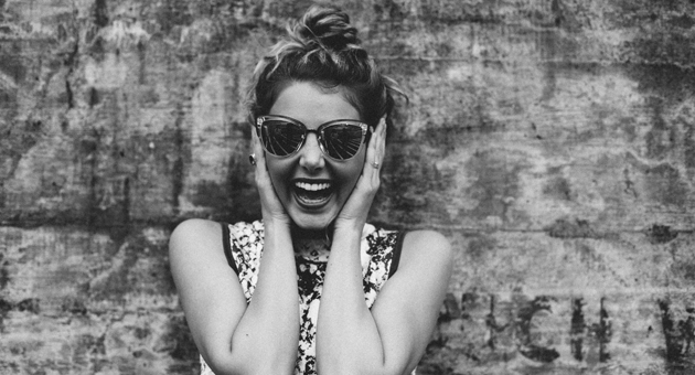 Ein Urknall der Begeisterung im Marketing - Oft sind es andere Dinge als Werbung, die die Menschen für eine Marke begeistern - Foto: Seth Doyle on Unsplash