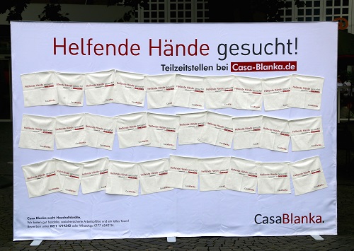 Aktion fr helfende Hnde: GTB Germany stellte in Dsseldorf fr Casa Blanka ein Plakat mit Putzlappen zum Mitnehmen auf (Foto: GTB Germany)
