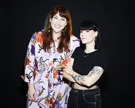 Elf weitere Unterschriften für das Ad-Girls-Club-Manifest - Isabel Gabor und Lisa Eppel (v.l.) gründeten den Ad Girls Club, um gegen Sexismus in der Werbe-Branche zu kämpfen - Foto: Valerie Schmidt
