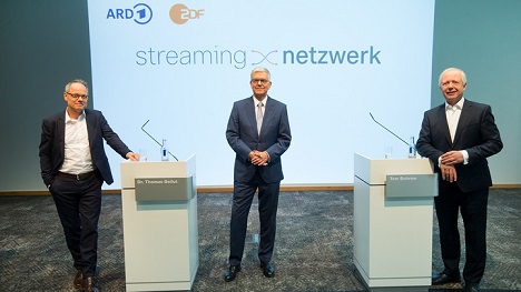 ARD und ZDF verzahnen ihre Mediatheken - SWR-Intendant Prof. Kai Gniffke, ZDF-Intendant Dr. Thomas Bellut und ARD-Vorsitzender Tom Buhrow (v. l.) stellen ihr Konzept für ein gemeinsames Streaming-Netzwerk vor - Foto: ZDF/Ralph Orlowski