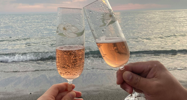 Werberat erweitert Social-Media-Richtlinien für Alkohol-Marken - Ab 1. August 2024 gelten in Deutschland die neue Werberichtlinien für Hersteller alkoholhaltiger Getränke - Foto: Pexels / Mariam Antadze