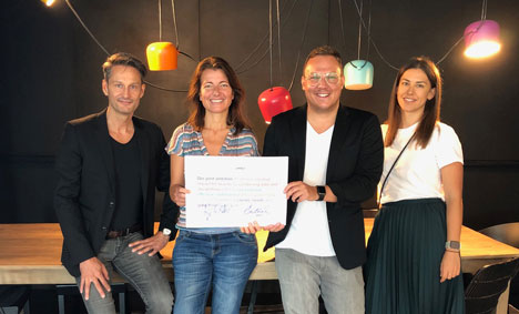 Neue Partnerschaft: Grabarz & Partner kooperiert mit Video-Experten Unruly - Die Grabarz-Strateginnen Stefanie Kuhnhen (l.) und Valerie Gast mit ihren neuen Kooperationspartnern Christoph Thielecke (l.) und Boris Wöhlecke von Unruly (Foto: Grabarz & Partner)