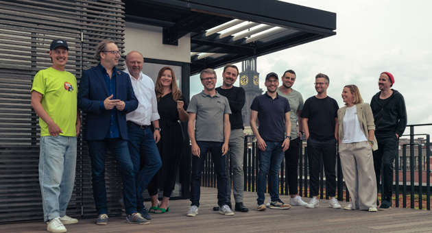 Omnicom kauft Grabarz & Partner - Freuen sich über den gelungen Deal mit Omnicom (v.l.n.r.): Matthias Hoffmann, Reinhard Patzschke, Andreas Grabarz, Julica Hauke, Thomas Eickhoff, Ralf Heuel, Daniel Dolezyk, Nadir Houchee, Bastian Goldschmidt, Anna-Lena Pittelkow, Felix Fenz. - Foto: Grabarz & Partner