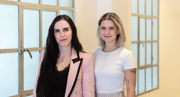 Sophie Grndemann und Joanna Heimann verstrken zuknftig das PR-Team bei Selinka/Schmitz (v. l.)  Foto: Selinka/Schmitz