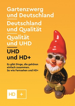 HD plus führt Fernsehen und Satelliten-Empfang in einem Atemzug zusammen - Die neue Kampagne von HD plus will Assoziationen zum TV wecken (HD Plus GmbH/Heye für HD plus)