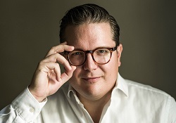 Zwei Auftraggeber aus der Digitalbranche engagieren die Newcomer-Agentur CRTN - CRTN-Co-Gründer und Geschäftsführer Jasper von Hardenberg freut sich, dass die Agentur – trotz der aktuell schwierigen Lage aufgrund der Corona-Krise – zwei neue Kunden gewinnen konnte. (Bild: CRTN)