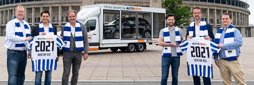 Hertha BSC freut sich über neuen Hauptsponsor - Ingo Schiller, Hamza Saber, Carsten Schmidt, Josef Hallmann, Fredi Bobic und Sören Lange freuen sich über die neue Partnerschaft © Hertha BSC