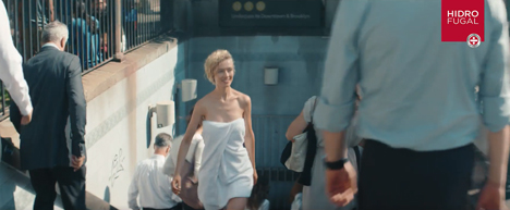 +Knauss inszeniert Produktlaunch der Beiersdorf-Marke Hidrofugal - Szene aus dem neuen Hidrofugal-Werbespot (Foto: Beiersdorf)