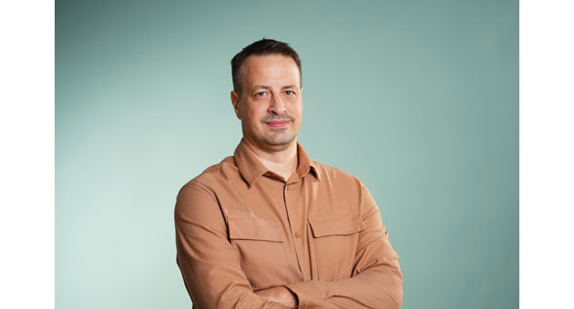 RTL-Journalistenschule stellt sich neu auf - Simon Hof grüßt als Leiter Ausbildung bei der RTL Journalistenschule - Foto: RTL Lena-Marie Grellert