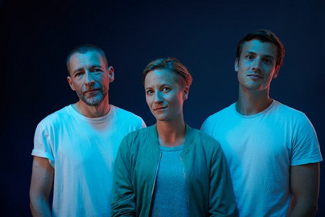 deepblue networks gründet Employer Branding-Agentur 'Hooked' - v.l.n.r: Christian Thron, Managing Creative Director, Tanja Schmidt, Head of HR und Patrick Dörr, PR & Corporate Communications (Foto: deepblue networks)