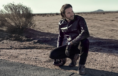 IWC, Scholz & Friends und Google machen Roadtrip mit Schauspieler Bradley Cooper virtuell erlebbar - Der mehrfach Oscar-nominierte Schauspieler Bradley Cooper nimmt Zuschauer für IWC Schaffhausen mit auf einen VR-Roadtrip (Foto: Scholz & Friends)