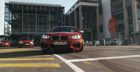Interone inszeniert BMW 2er Coupé-Driftmob in Kapstadt -