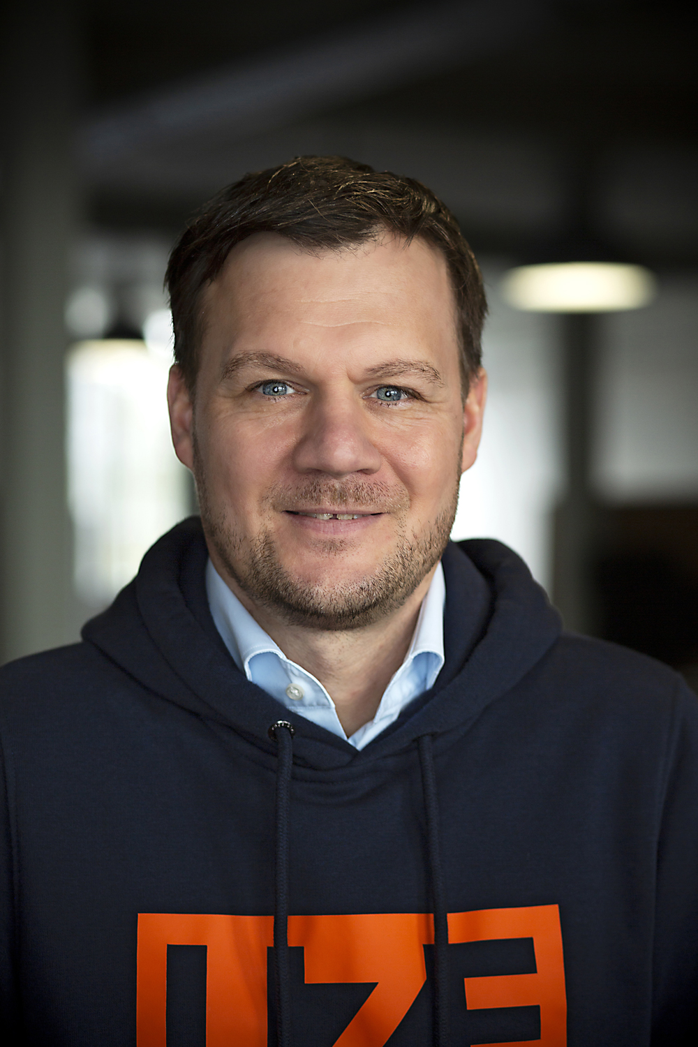 Out-of-Home: UZE Mobility übernimmt TAXi-AD - Dr. Alexander Jablovski, Co-Founder und CEO von UZE, ist mit der Übernahme von TAXi-AD zum einzigen Anbieter von digitaler Werbung auf Taxidächern geworden – Foto: UZE