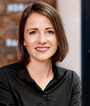 Marle-Maria Janen ist Head of Strategy bei Mutabor. Nach ihrem Dualen Studium der Medien- und Kommunikationswirtschaft an der DHBW Ravensburg startete sie ihre Karriere bei Ogilvy und MetaDesign, bevor sie 2016 zu Mutabor wechselte. (Foto: Mutabor)