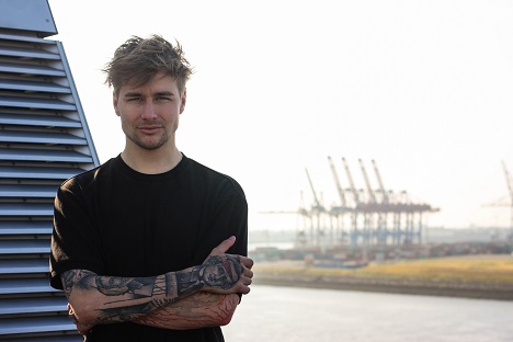 Was Marken aus der "Zerstörung der CDU" lernen können - Julian Mohr erläutert, was Marken aus dem Rezo-Video lernen können (Foto: Nqyer Media)