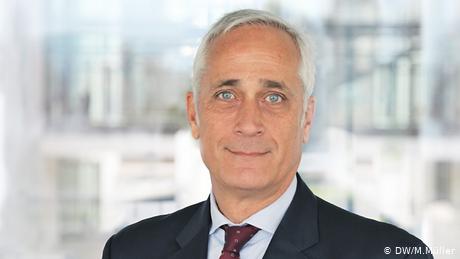 Deutsche Welle ordnet Unternehmenskommunikation neu - DW-Kommunikations-Chef Christoph Jumpelt grüßt jetzt als Corporate Spokesperson - Foto: DW / M. Müller