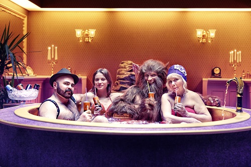 Kaufland und Preuss und Preuss bewerben Energy Drinks mit verrücktem Wolf - Kaufland und Preuss und Preuss spielen zur Bewerbung von 'Crazy Wolf' mit dem Märchen Rotkäppchen