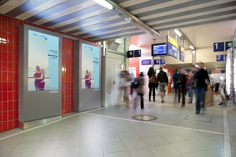 Kinetic setzt programmatische DOOH-Maßnahmen für TUI Cruises-Kampagne um - Durch den Einsatz von programmatischen DOOH-Maßnahmen adressiert Kinetic erstmals Zielgruppen auf Grundlage von Interessens- und Einstellungsmerkmalen (Foto: Kinetic)