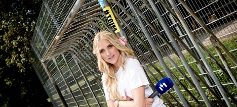 Eurosport ersetzt 'kicker'-Talk durch neue Bundesliga-Show - Anna Kraft übernimmt die Moderation der neuen Eurosport-Show 'Mann gegen Mann – Das Bundesliga-Duell' (Foto: Discovery Communications Deutschland)