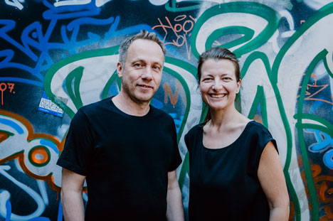 Warum Emotionen zum messbaren Erfolgsfaktor werden - Zeigen in ihrem Buch, wie man Wertewandel in die Praxis übersetzt: Markus von der Lühe und Stefanie Kuhnhen (Foto: Uli Schneider)