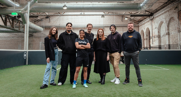 Brandneo neue Leadagentur von Kununu - (v.l.) Lisa Mangold (Sportfive), Ilias Benameur (Gen-Up), Jeannette Harttung (Content Creator), Raphael Pleschounig (Kununu), Rahima Memic-Pesek (Kununu), Matthias Dircks (Sportfive), Sebastian Galla (Brandneo) - Foto: Robin Wemmer
