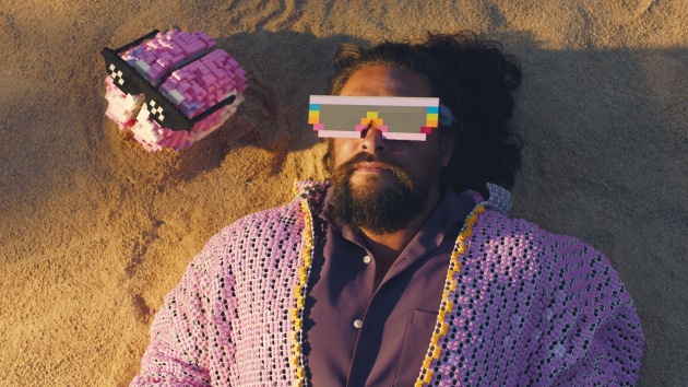 Lego startet weltweite Kampagne zum World Play Day - Jason Momoa unterstützt die Lego-Gruppe als neuer "Playmaker" bei der globalen Kampagne zum World Play Day – Foto: Lego