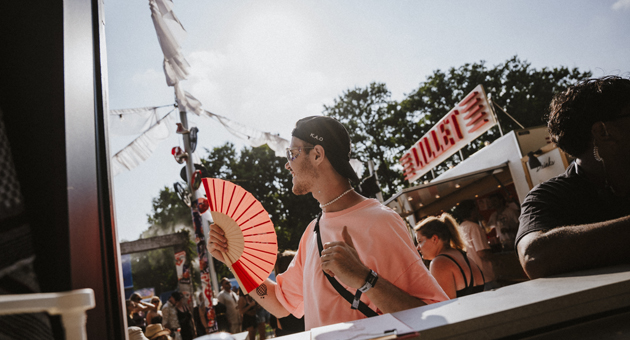 Lillet zeigt neue Festival Identität mit "Lillet Mon Amour" - Lillet bricht mit Frankreich-Klischees und startet modernen Festivalauftritt – Foto: Island Collective