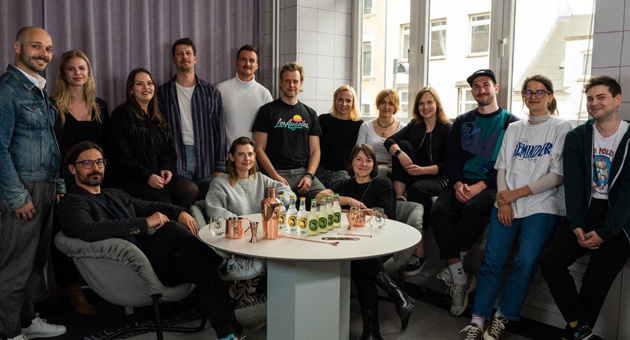 La Red gewinnt Thomas Henry - Das La Red x Thomas Henry Team: (v.li.) Teamfoto la red x Thomas Henry v.l.n.r.: Stefan Schwarz, Marie Schiemann, Katja Heinisch, Alexander Schwab, Daniel Strobel, Ronja Hänisch, Joshua Paradies, Philip Bartsch, Nicola Clausen, Christin Schaffarzick, Mareike Kalhöfer-Köchling, Katrin Dombert, Jonas Schoppe, Marie Zeidler, Gabriel Recksiek - Bild: La Red