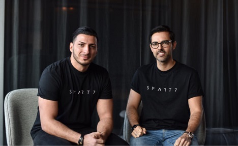 Smart7 ist die neue Digital-Agentur von follow red - Unter dem Motto 'Work Smarter, Not Harder' gründen Domenico La Rosa und Carsten Wacker (v.l.) die Digitalagentur smart7 (Bild: smart7)