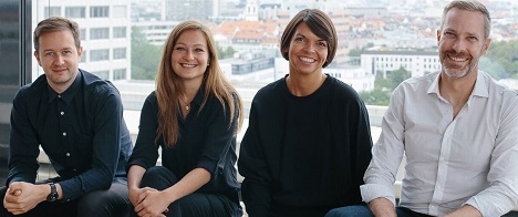 Branding-Agentur Lambie-Nairn baut Standort München aus - (v.l.) Micha Kumpf, Rebecca Boehringer, Diana Hofmann und Stephen Lapaz (© Natalie Hoffmann)