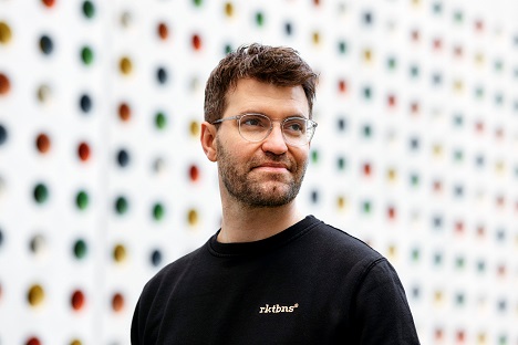 Pantaflix steigt ins Podcast-Geschäft ein - Als Geschäftsführer wird Tristan Lehmann Panta Sounds leiten. Er kommt von der ProSiebenSat.1 Group, wo er zuletzt die Eigenproduktionen der Audioplattform FYEO verantwortete - Foto: Constantin Mirbach