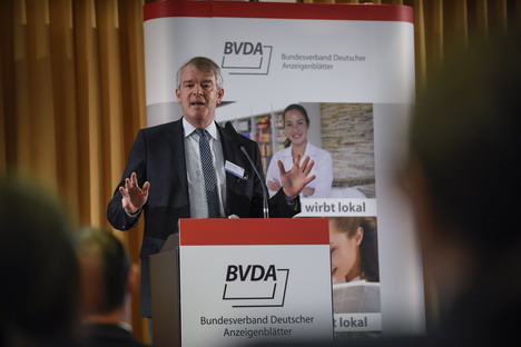 Anzeigenblätter stellen sich auf veränderten Medienkonsum ein - BVDA-Präsident Alexander Lenders auf der Herbsttagung des Verbandes in München (Foto: BVDA / Bernd Brundert)