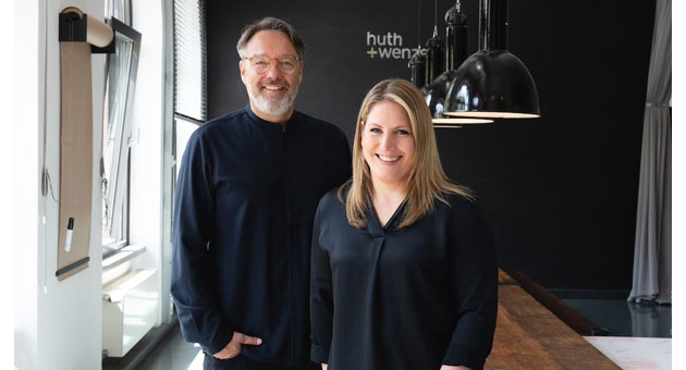 KfW gibt zwei Etats an Huth + Wenzel - Das Huth + Wenzel-GF-Duo Andreas Liehr und Kathrin Eisenbarth freut sich über den Doppel-Zuschlag der KfW-Bank - Foto: Huth + Wenzel