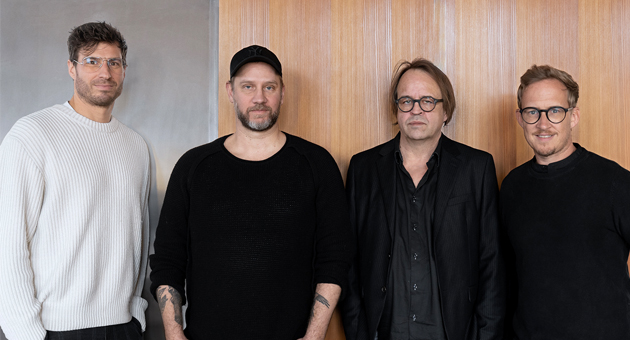Liganova übernimmt Metaverse-Studio - Sie machen künftig gemeinsame Sache (v.l.): Mathias Ullrich von Liganova, Patrik de Jong von Artificial Rome, Dirk Hoffmann ebenfalls von Artificial Rome und Timo Schönauer von Liganova - Foto: Liganova