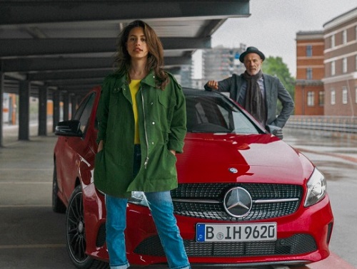 Fr die Mercedes-Benz Social Media-Kampagne sprechen die Schauspieler Heiner Lauterbach und Gizem Emre, 'Fack Ju Ghte', ber das Erwachsenwerden (Foto: Mercedes-Benz)