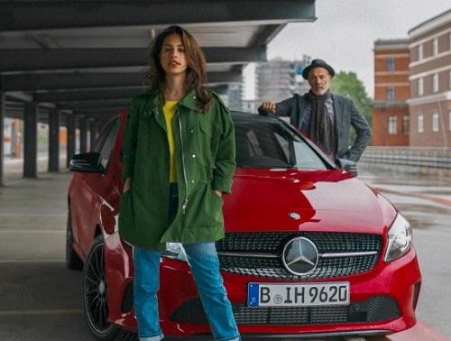 elbkind legt für Mercedes-Benz 'A Guide to Growing Up.' mit Schauspieler Heiner Lauterbach auf - Für die Mercedes-Benz Social Media-Kampagne sprechen die Schauspieler Heiner Lauterbach und Gizem Emre, 'Fack Ju Göhte', über das Erwachsenwerden (Foto: Mercedes-Benz)