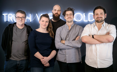 McCann holt Social Media-Etat von Starbucks - MRM//McCann Live betreut künftig die deutschen Social Media-Kanäle der Kaffeehauskette (V.l. Philipp Franz, Chantal Hildebrandt, Thomas Kochwasser, David Broghammer und Ben Buttkus. Foto: McCann)